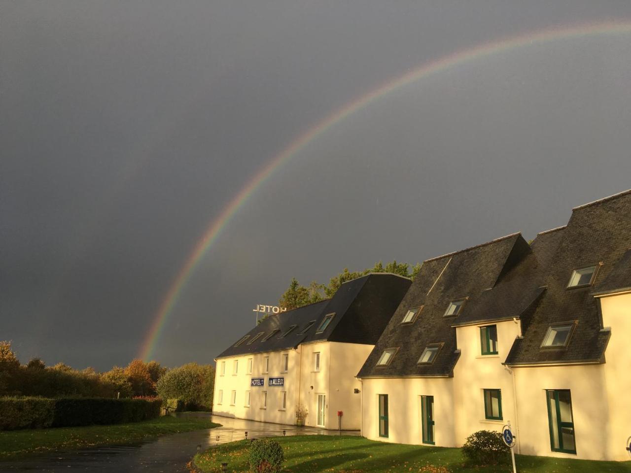 Western Armor Park Et Hotel Dinan