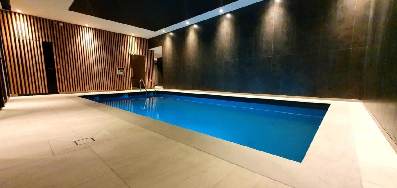 Western Armor Park Et Hotel Dinan