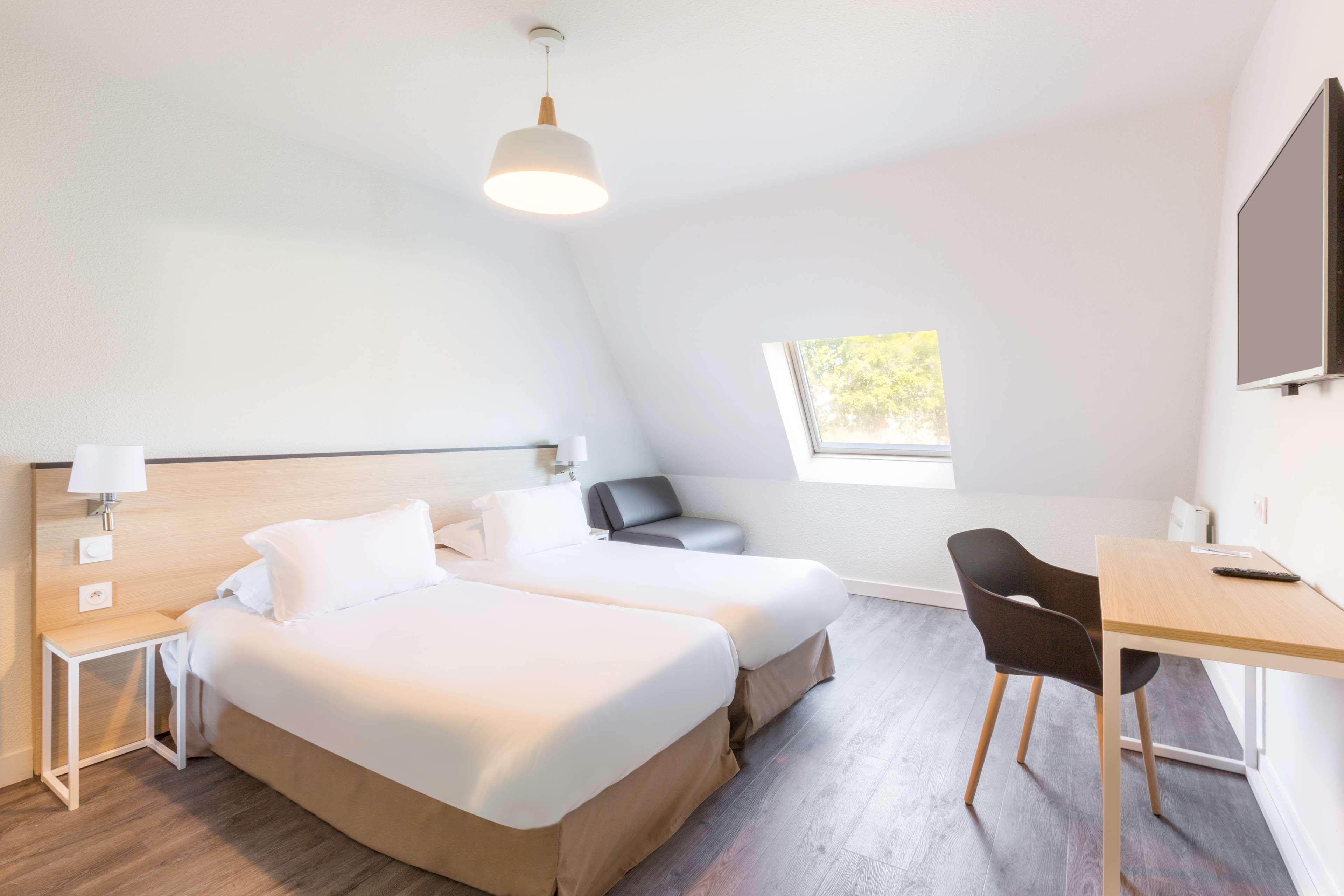 Western Armor Park Et Hotel Dinan