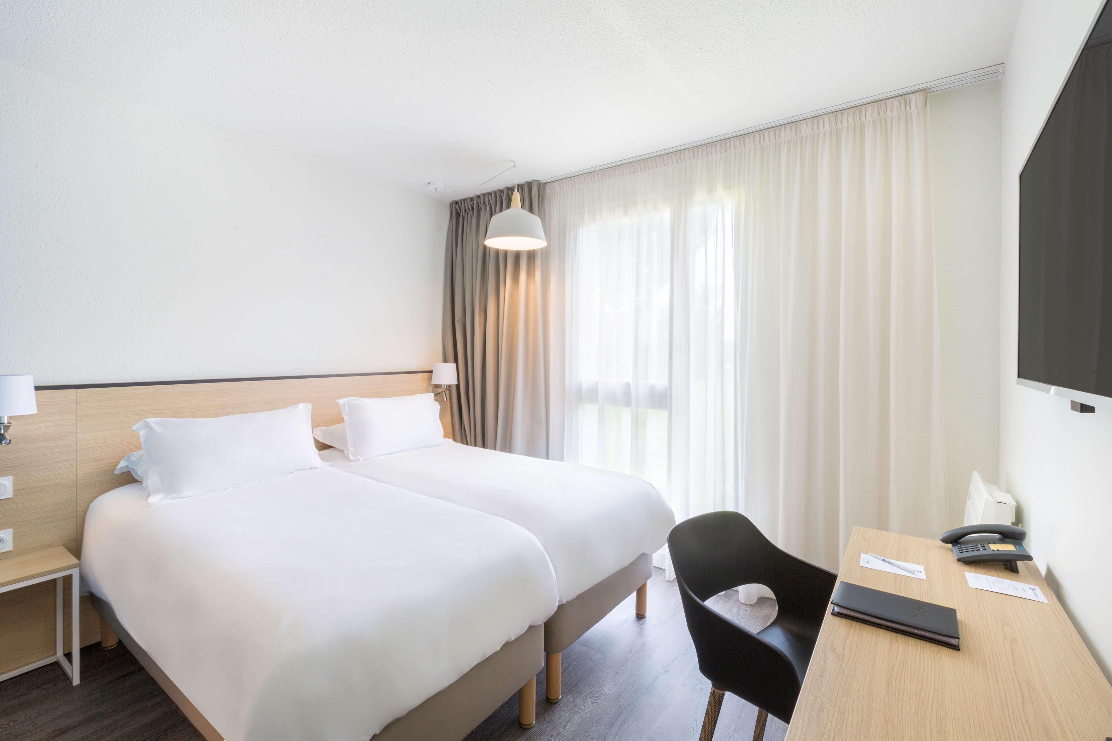 Western Armor Park Et Hotel Dinan