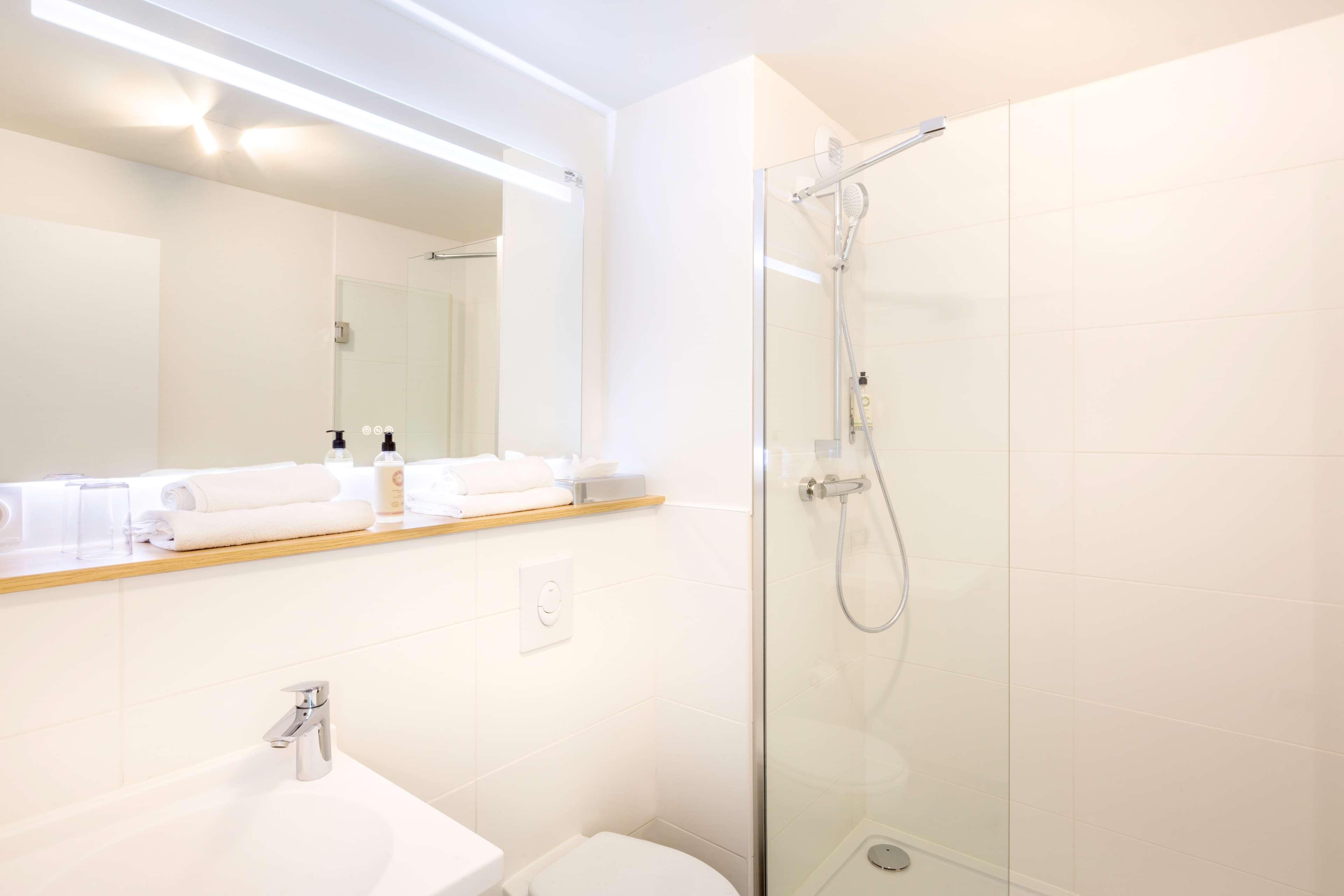 Western Armor Park Et Hotel Dinan