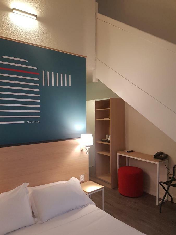Western Armor Park Et Hotel Dinan